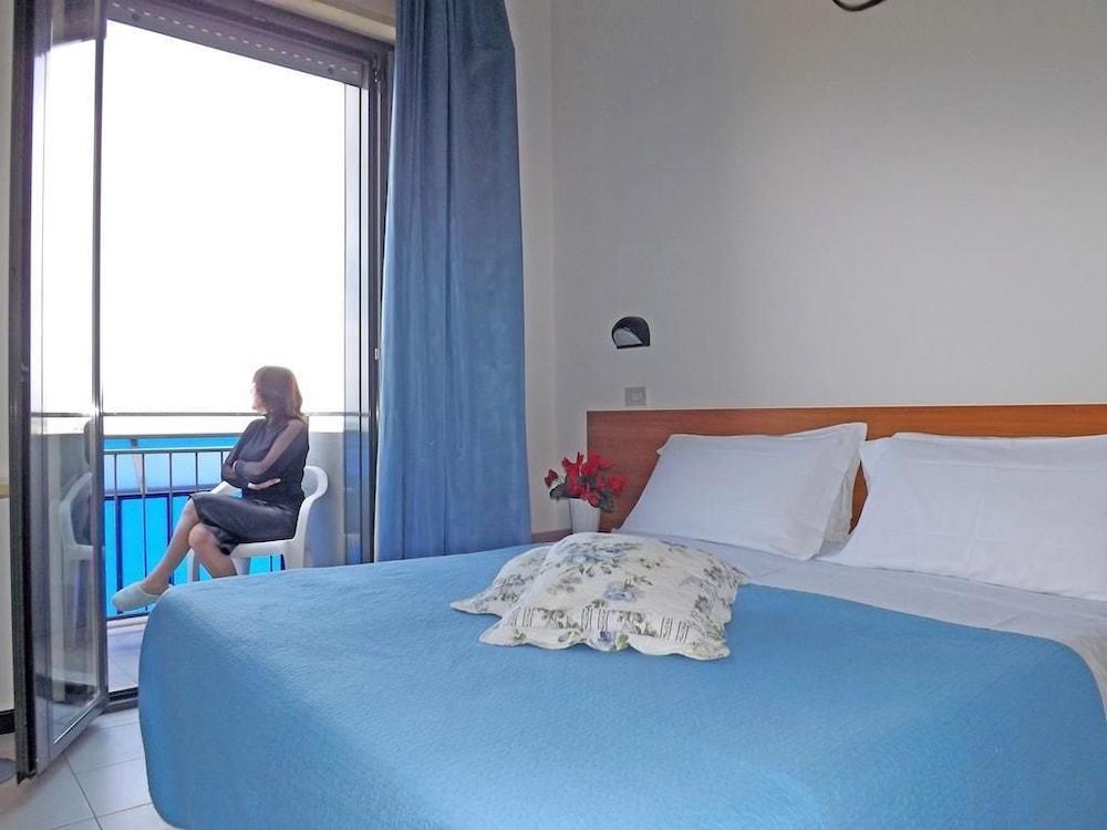 Hotel Paloma Beach Front Chiringuitos Time Rimini Exterior foto