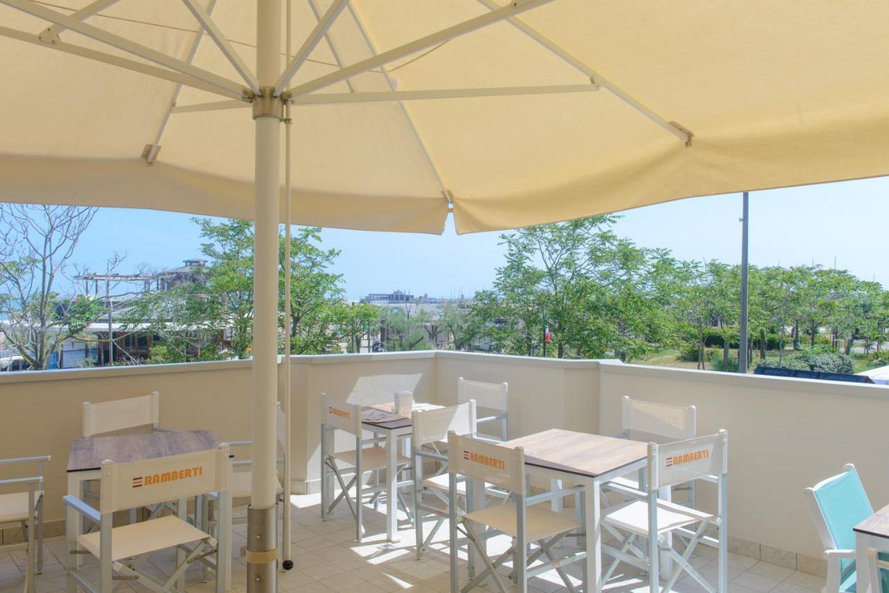 Hotel Paloma Beach Front Chiringuitos Time Rimini Exterior foto