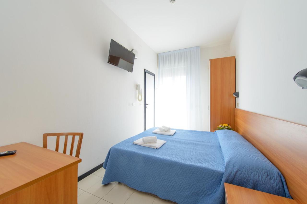Hotel Paloma Beach Front Chiringuitos Time Rimini Exterior foto
