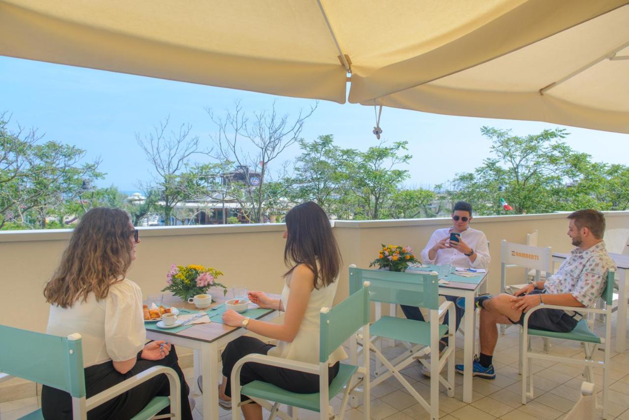 Hotel Paloma Beach Front Chiringuitos Time Rimini Exterior foto