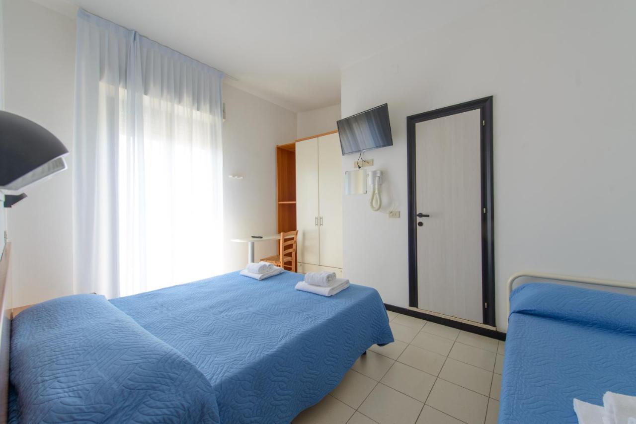 Hotel Paloma Beach Front Chiringuitos Time Rimini Exterior foto