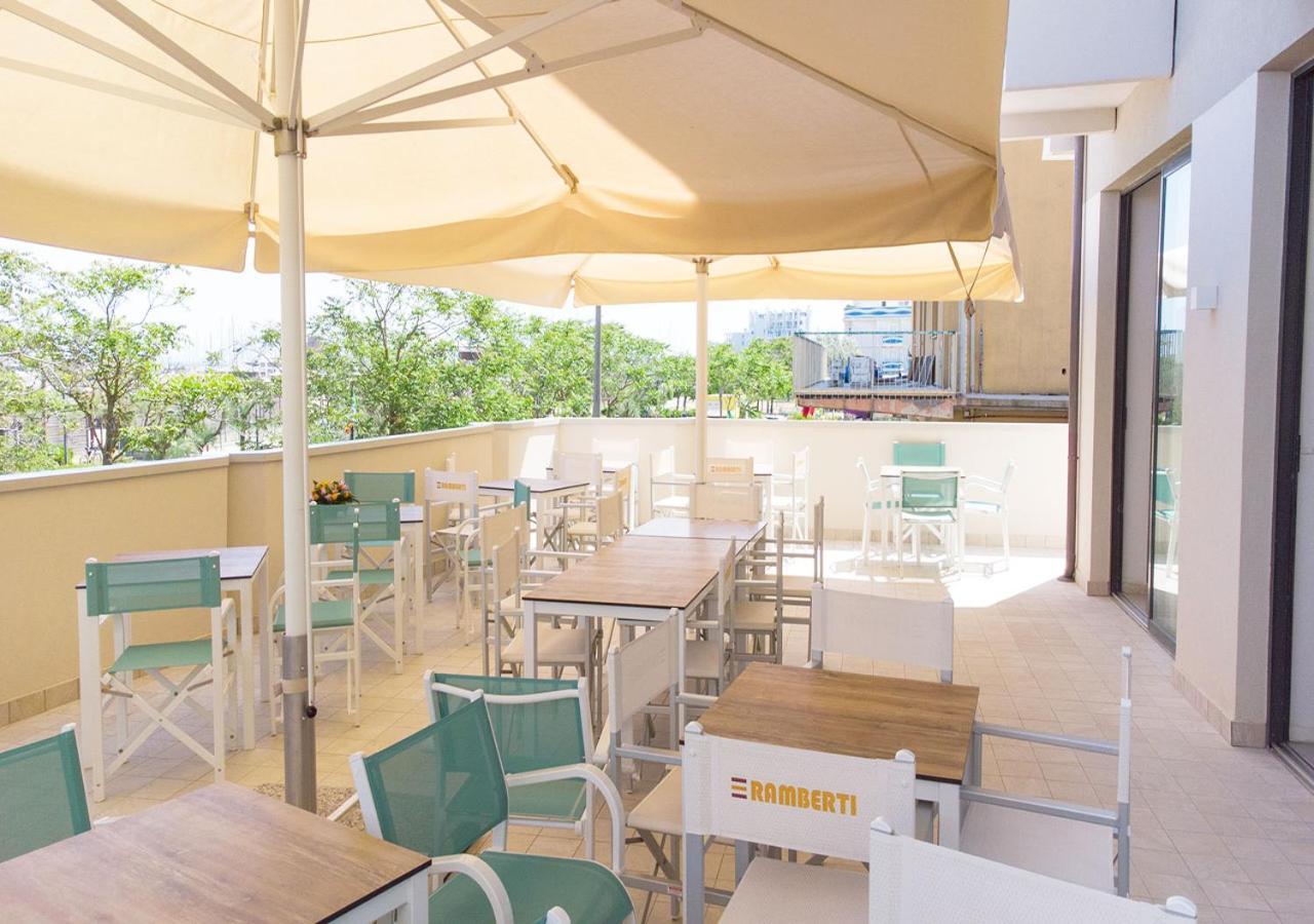Hotel Paloma Beach Front Chiringuitos Time Rimini Exterior foto