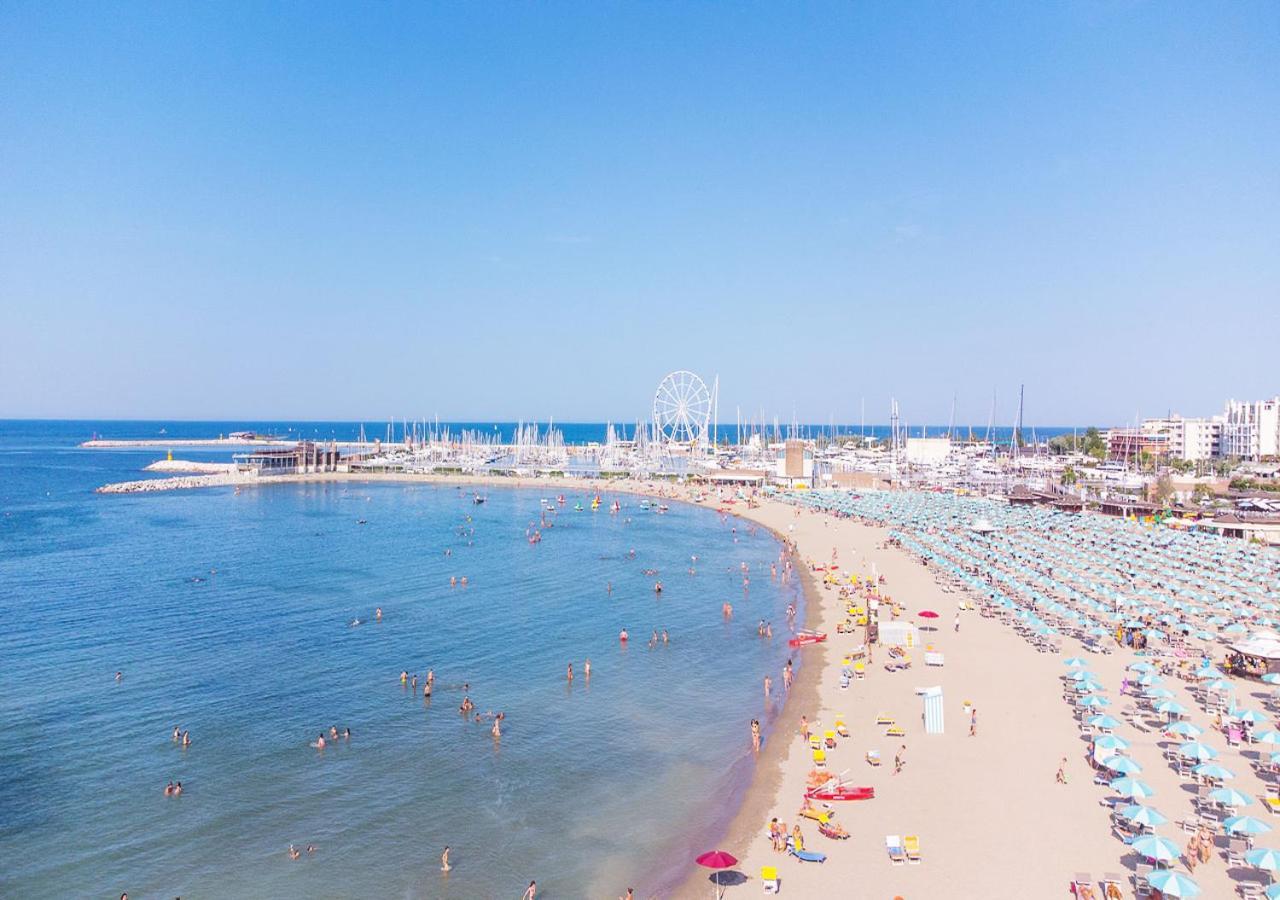 Hotel Paloma Beach Front Chiringuitos Time Rimini Exterior foto
