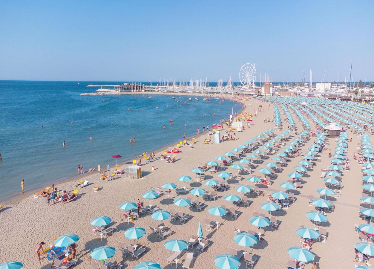 Hotel Paloma Beach Front Chiringuitos Time Rimini Exterior foto