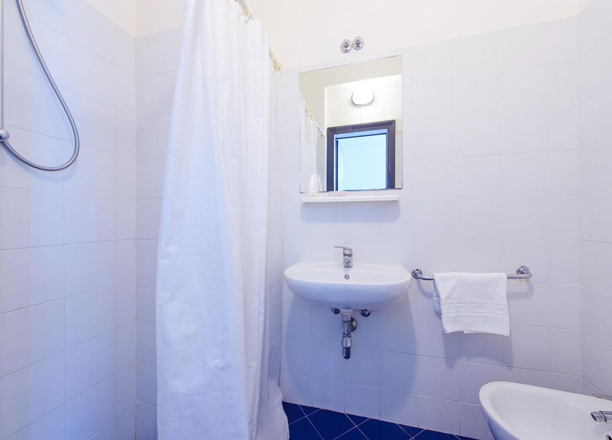 Hotel Paloma Beach Front Chiringuitos Time Rimini Exterior foto